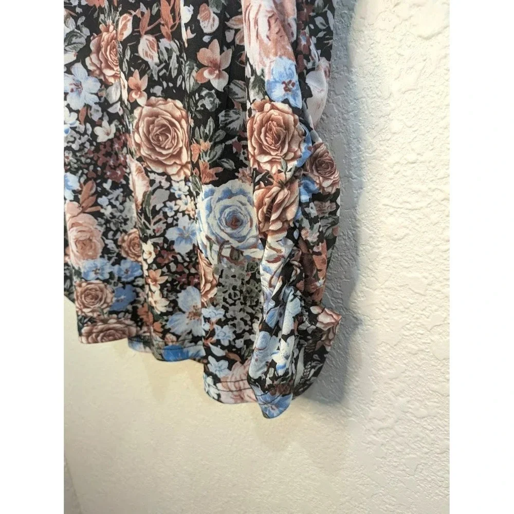 NEW Sampeel Women Floral Multicolor Top Size L Round Neck Rouching Cap Sleeve - Picture 3 of 5